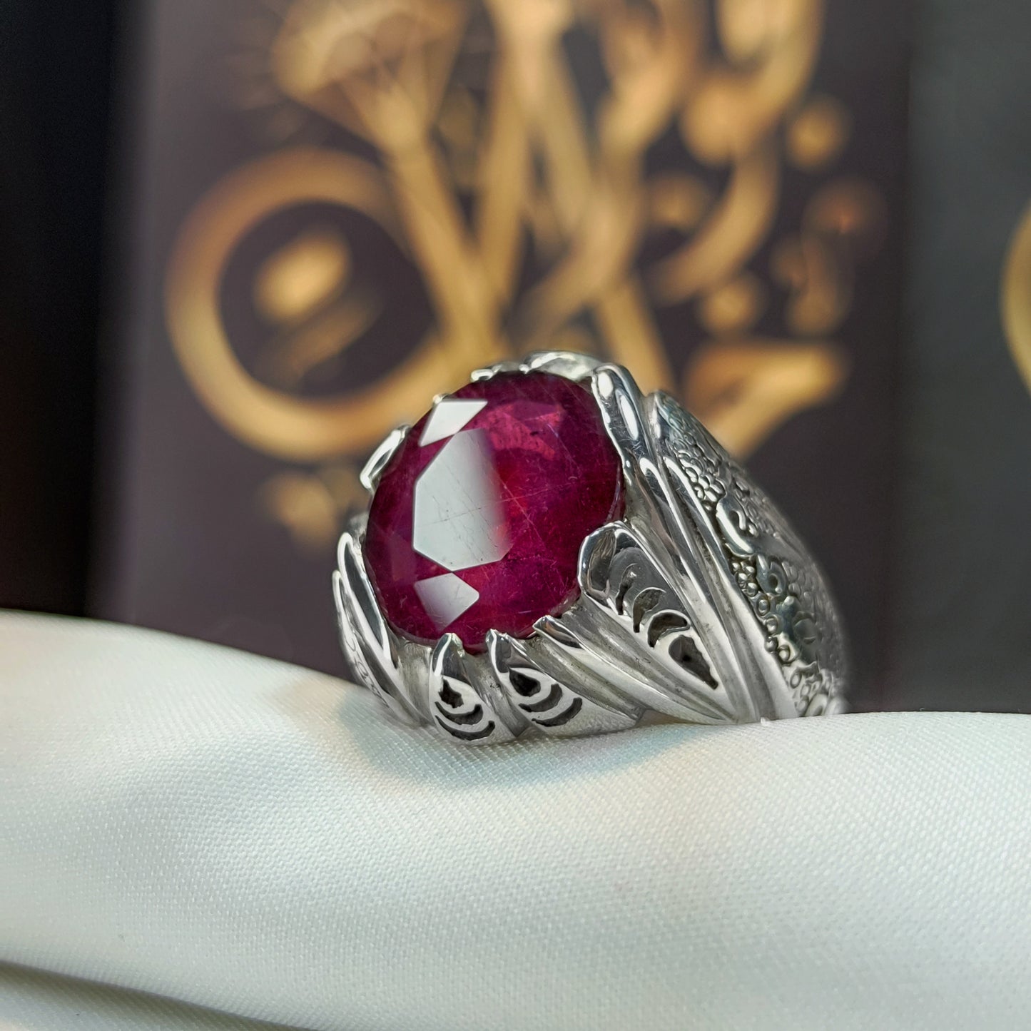 خاتم فضة بحجر ياقوت كبير ولمسة شرقية | مجوهرات خليل