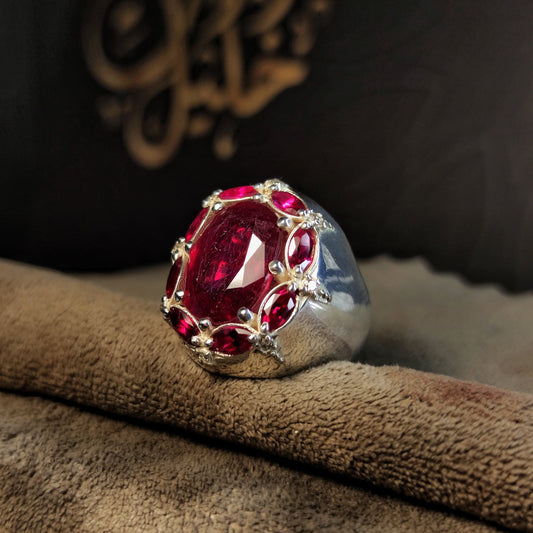 "خاتم فضة ملكي مرصّع بالياقوت الأحمر الطبيعي والألماس الحر | مجوهرات خليل"
