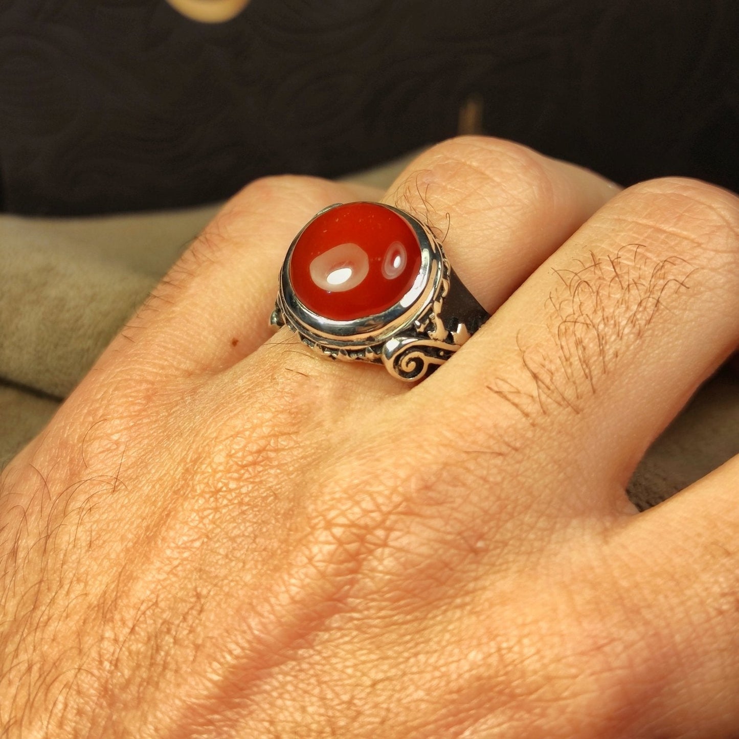 "خاتم فضة بحجر عقيق كبدي طبيعي – تصميم يوناني فاخر | مجوهرات خليل"