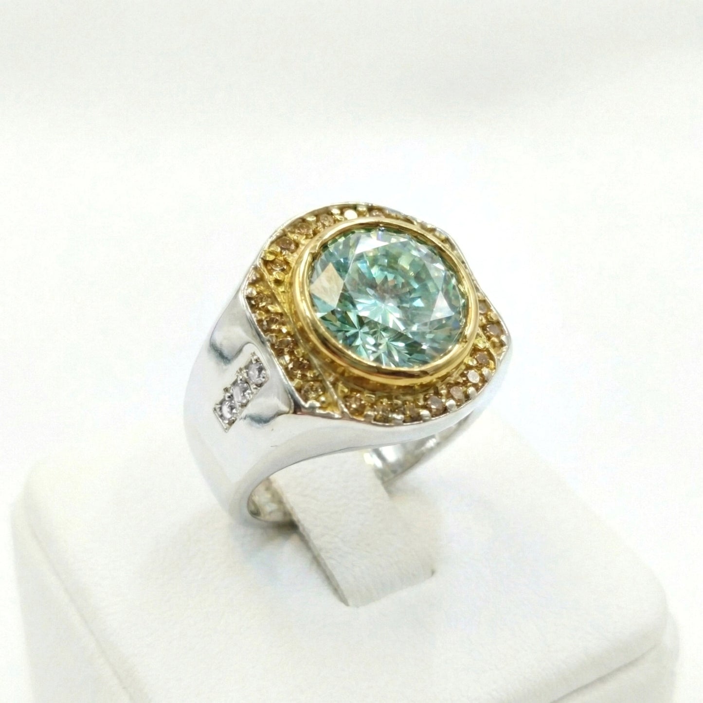 خاتم ملكي من الفضة عيار 925 بجوهرة موزنايت – تألق يضاهي الألماس - Khalil Jewelry