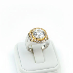 خاتم موزنايت أبيض مميز بتصميم فاخر