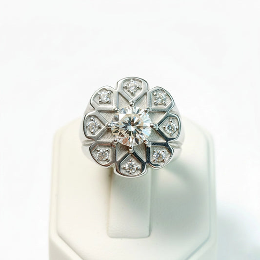 خاتم موزنايت مرصع بالماس بتصميم مستوحى من التراث الإسلامي | مجوهرات خليل