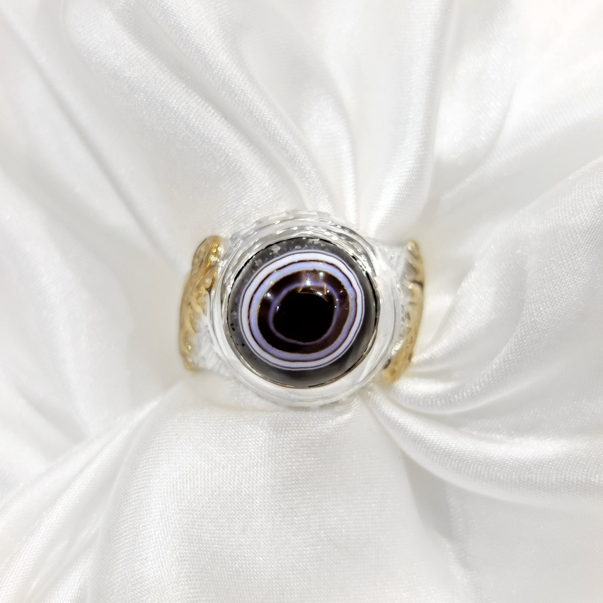 تفاصيل دقيقة بلمسة ذهبية تعكس بصياغة مجوهرات خليل الفاخرة | مجوهرات خليل