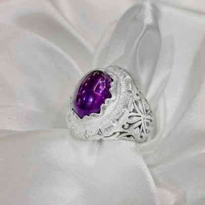 تفاصيل محفورة يدويًا حول حجر الأماتيست تضيف لمسة ملكية | مجوهرات خليل