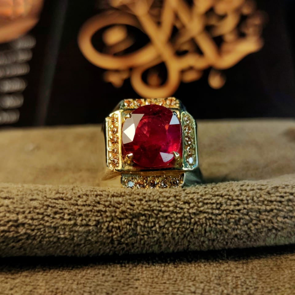 خاتم فضة استرليني 925 بحجر ياقوت أفريقي أحمر نابض بالحياة – تصوير جانبي